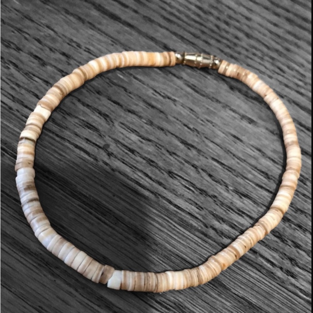 💰💰Bundle 3 items for $15 Deal💰💰
NWOT Boho Shell Anklet.